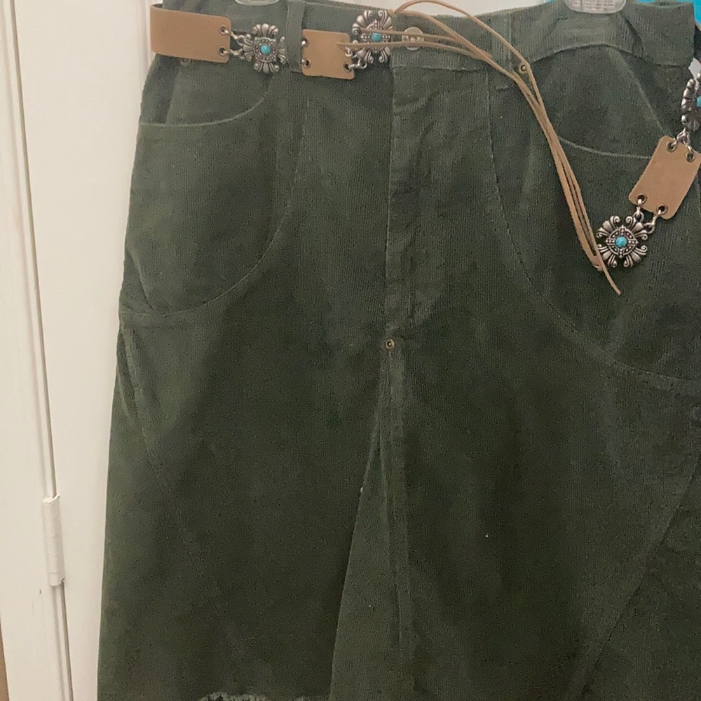 FINAL MARKDOWN Gloria Vanderbilt corduroy skirt with belt 14